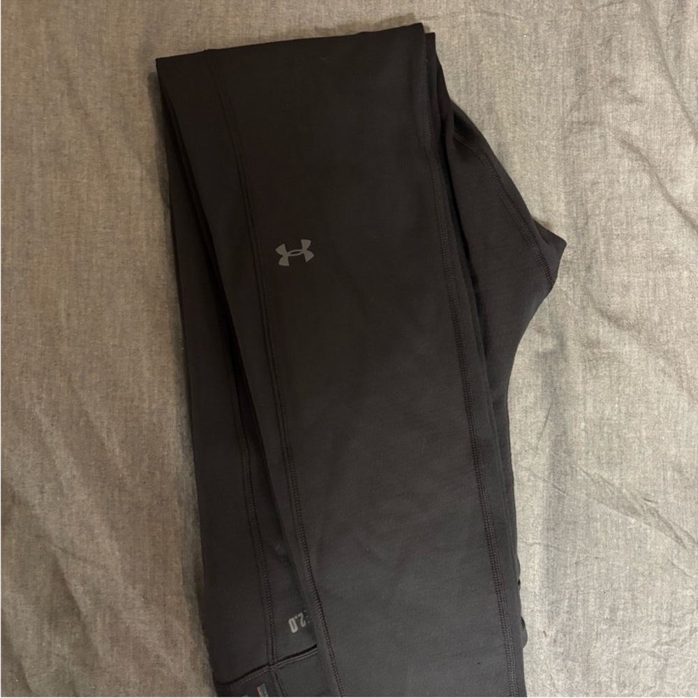 Under Armour Cold Gear leggings size L. Base 2.0 EUC LIKE NEW